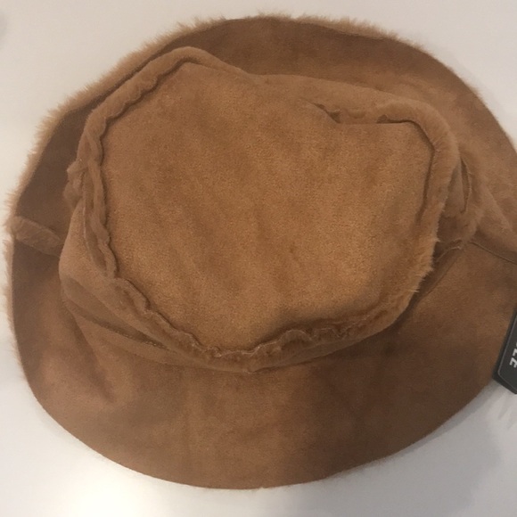 STEVE MADDEN Women’s Reversible Faux Fur Bucket Hat - Picture 4 of 6